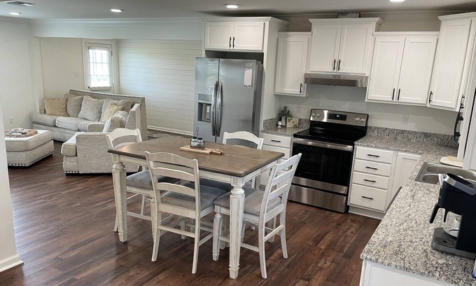Rayne Casa | Country Cottage in Roberts Cove