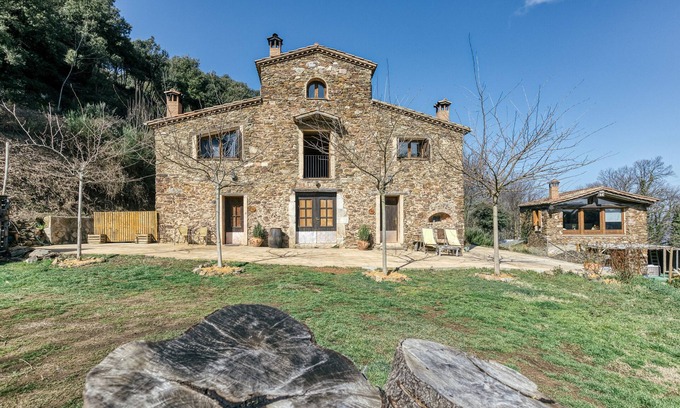 Susqueda Cabaña | Casita de campo 'La Rústika' con vistas a la montaña, jardín compartido y Wi-Fi