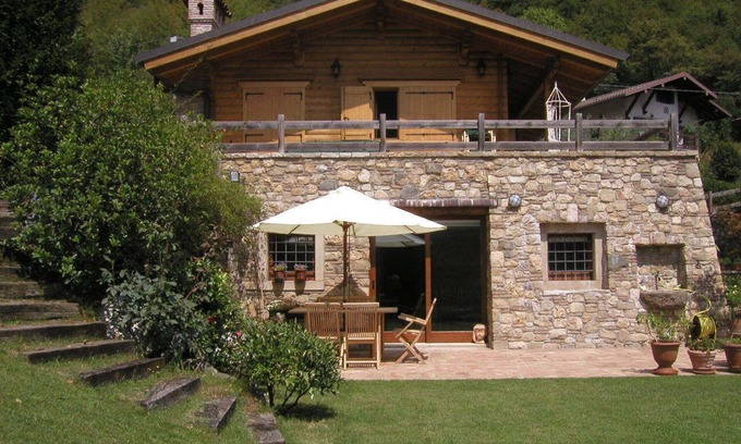 Ranzanico Casa | Country cottage, stone cottage on garden with lake view, apartment.