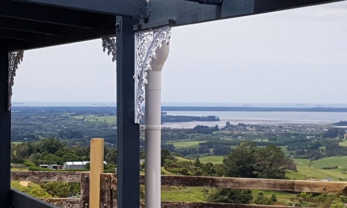 Katikati Cabaña | Country Cottage with stunning view of the Tauranga Harbour and Pacific Ocean.