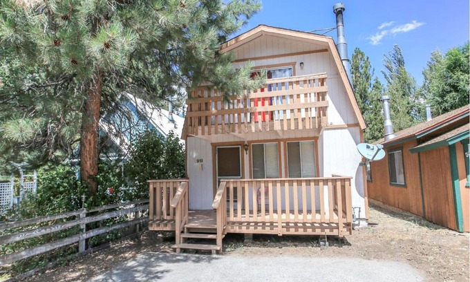 Big Bear Casa | Country Cottage - Wonderful home-feel cabin! Rock Fireplace!