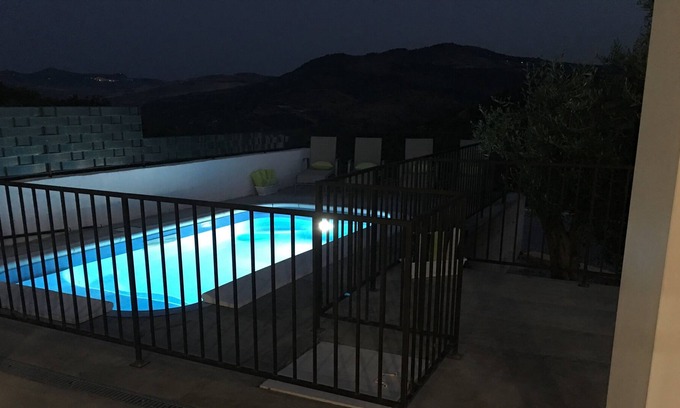 Casteldaccia Casa | Country Designer Cottage con piscina y vista al paraíso! Danza La Luna!