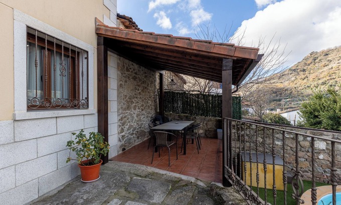 El Real de San Vicente Casa | Casa rural "La Fontanita" con vistas a la montaña, piscina privada y Wi-Fi