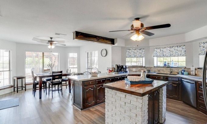 Era Otro | Country Farmhouse,13 minutes from Restaurants in Denton