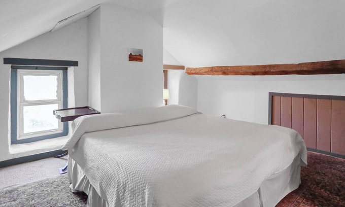 Lenhartsville Casa | Country Farmhouse, Sleeps 14, Hot Tub