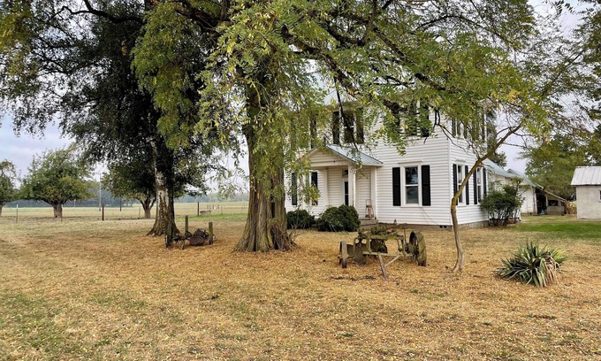 Halsey Otro | Country Farmhouse with Views