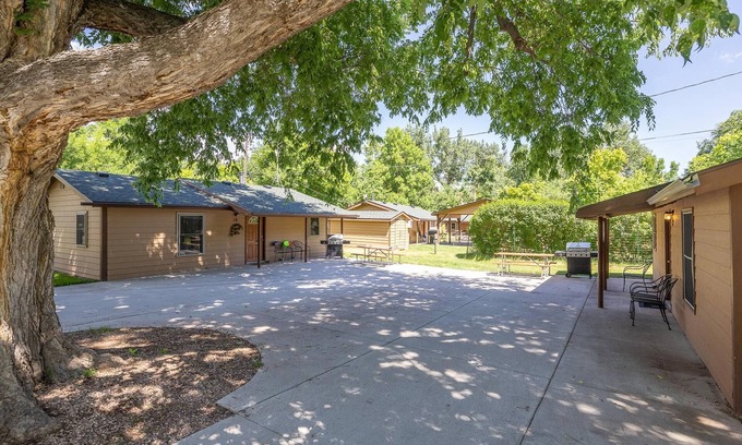 Rapid City Cabina | Country Feel - In Town Appeal Cottage - In Rapid City On Canyon Lake Thirty Minutes from Mt Rushmore