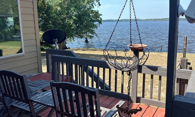 Durants Neck Casa | Country Flair Living on the Perquimans River - 5 bedrooms, 3 baths