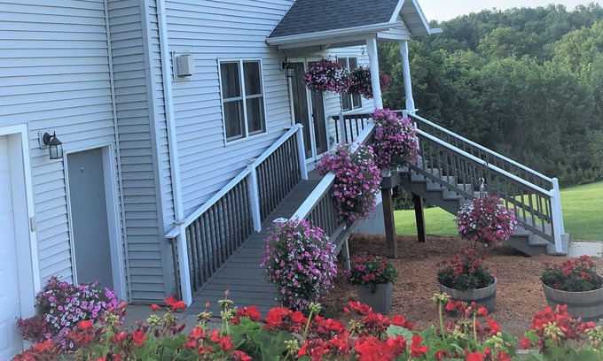 Westby Casa | Country Get Away- Private - Trees, fresh air, nature . no traffic ,