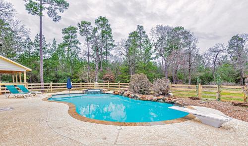 Magnolia Casa | Country Getaway 4 Bedroom Resort in 10 Acre Lot