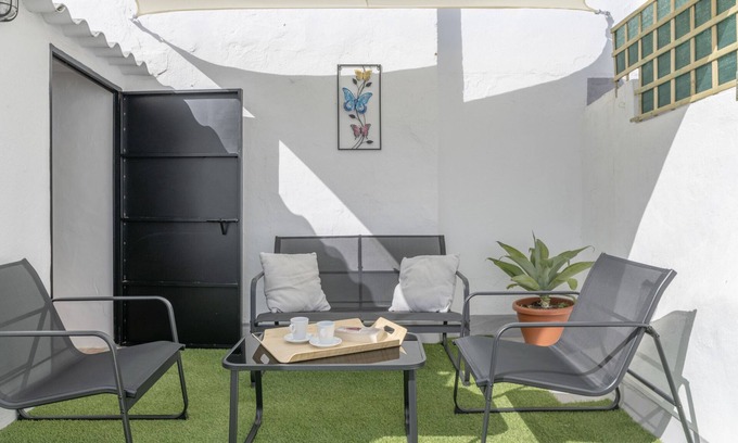 Alcala de los Gazules Casa | Casa Rural 'El Rincón de Hugo' con Vista a la Montaña, Terraza Privada y Aire Acondicionado