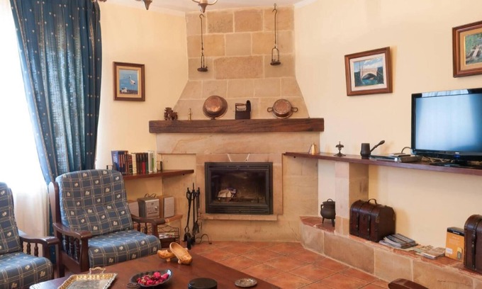 Barruelo de Santullan Casa | Casa rural 'Vielba' con vistas a la montaña, terraza privada y Wi-Fi