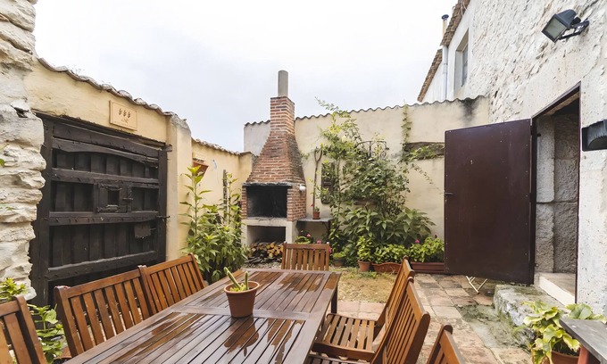 Canalejas de Penafiel Casa | Casa rural 'Casa Rural La Herreria' con terraza privada, jardín privado y balcón