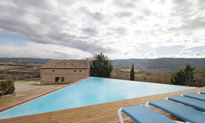 Santa Maria de Merles Casa | Casa rural 'El Pujol' con vistas a la montaña, Wi-Fi y aire acondicionado