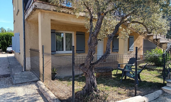 Pernes-les-Fontaines Casa | Country house near town center, 2 to 6 persons, above ground pool, 2 parking spaces
