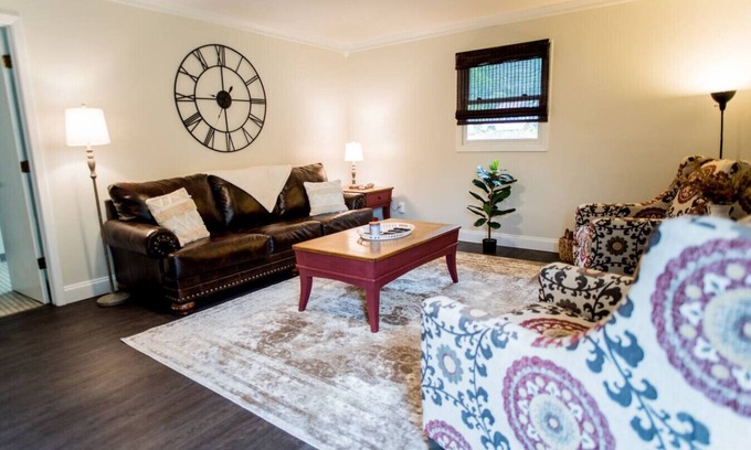 Powell Casa | Country home, soaker tub, firepit, 11mi to UTK