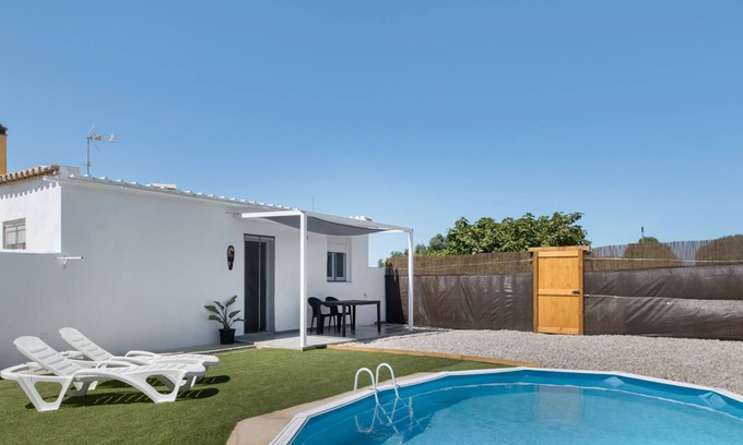 Conil de la Frontera Casa | Country House 'El Mirlo' with Private Pool, Wi-Fi and Air Conditioning
