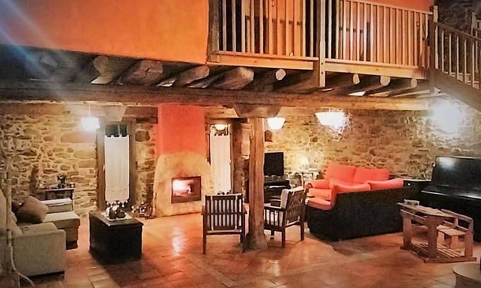 Pineda de la Sierra Casa | Country House 'El Hayedo' with Mountain View, Private Terrace and Wi-Fi