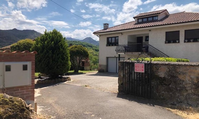 Corao Casa | Casa rural 'Apartamento 1' con vistas a la montaña, jardín privado y Wi-Fi