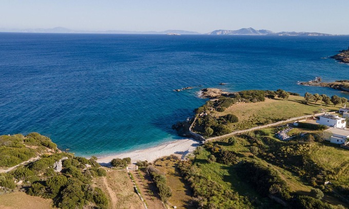 Naxos Villa | Country House 'Apiliotis Sunrise Beach Villa' with Sea View, Wi-Fi and Air Conditioning