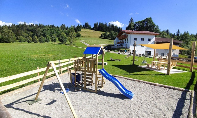 Oberstaufen Apartamento | Apartamento Weitblick - su domicilio directamente en el servicio de traslado de esquí con ascensor incl. forfait
