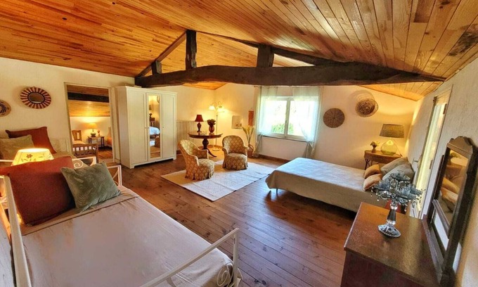 Garnerans Casa | Country house, Beaujolais ~Swimming pool ~Cinema