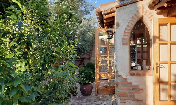 Castronuno Casa | Casa rural 'Beautiful Alamedas' con piscina privada, jardín privado y Wi-Fi