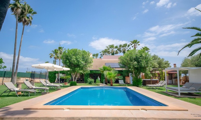 Santa Margalida Villa | Country House 'Ca Na Bisquerra' with Mountain View, Wi-Fi and Air Conditioning