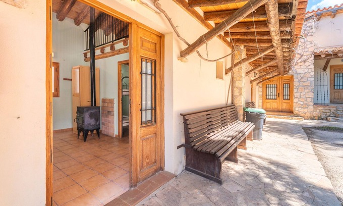 Sinarcas Cabina | Casa rural 'Cabañas Rusticas 3' con vistas a la montaña, piscina compartida y Wi-Fi