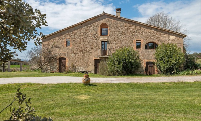 Sagas Casa | Casa rural 'Cal Masover De Vilardaga' con vistas a la montaña, Wi-Fi y aire acondicionado