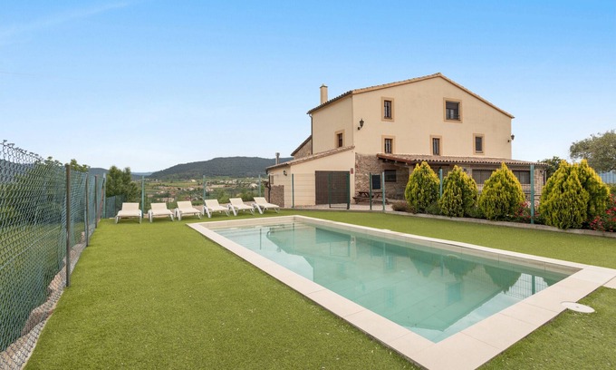 Cardona Casa | Casa rural 'Cal Miró' con vistas a la montaña, Wi-Fi