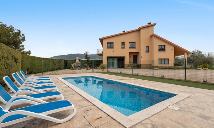 Cardona Casa | Casa rural 'Cal Miró Nou' con vistas a la montaña, Wi-Fi y aire acondicionado