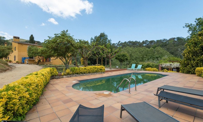 Dosrius Villa | Casa rural 'Can Marc' con vistas a la montaña, piscina privada y Wi-Fi
