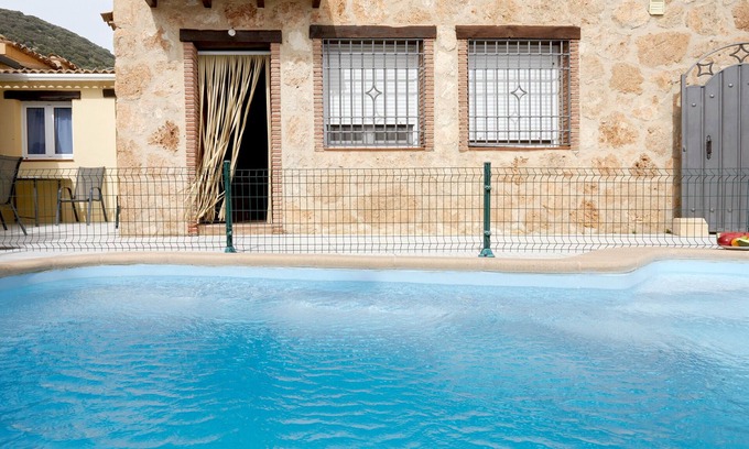 Arbuniel Casa | Casa rural 'Casa Calera' con vistas a la montaña, Wi-Fi y aire acondicionado