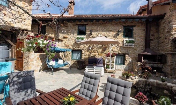 Revelillas Casa | Casa rural 'Casa Del Valle Perdido 2' con vistas a la montaña, terraza compartida y Wi-Fi