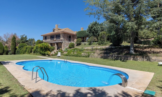 La Serrada Casa | Casa rural 'Casa Rural Las Yernas' con vistas a la montaña, piscina privada y Wi-Fi