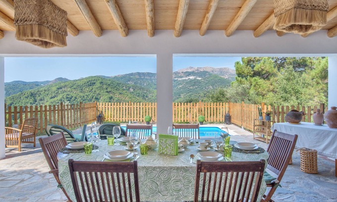 Jubrique Casa | Casa de campo "Casa Rural Monte Dios" en la montaña con piscina y barbacoa