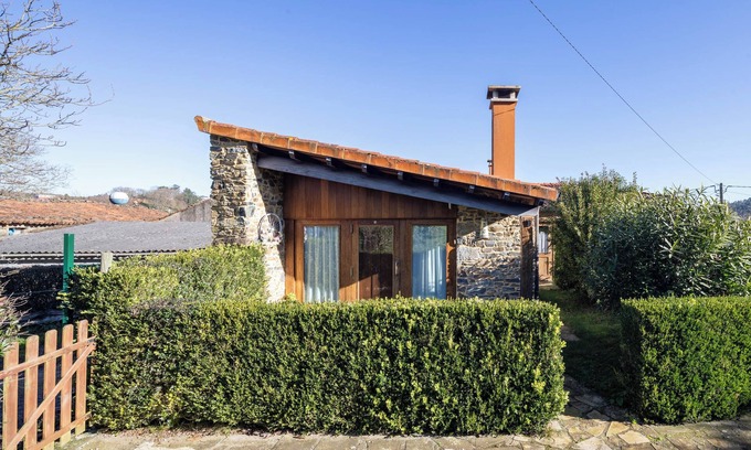 Outeiro Casa | Casa rural 'Casa Souto De Abajo Adaptada' con jardín compartido