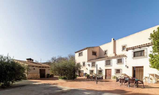 Velez-Blanco Casa | Casa rural 'Cortijo Álamo 2 De Vélez' con vistas a la montaña, piscina privada y Wi-Fi