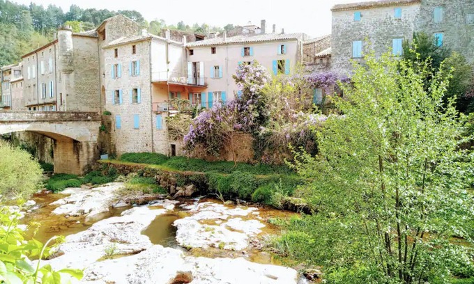 Largentiere Villa | Casa rural 'De Maître Du Domaine Des Lys' con vistas a la montaña, terraza y Wi-Fi