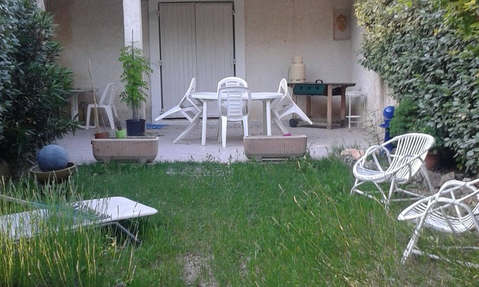 Salernes Cama Y Desayuno | Country house divided into three ground floor apartments