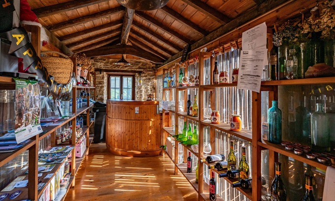 Vegadeo Casa | Casa rural 'El Desvan De Alborada Del Eo' con vistas a la montaña, Wi-Fi y aire acondicionado