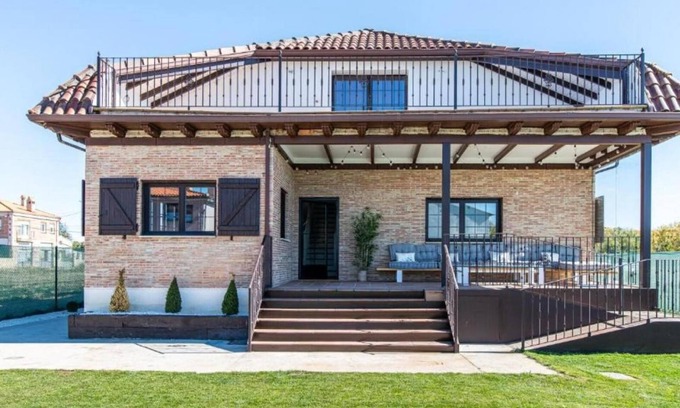 Ibeas de Juarros Casa | Casa rural 'Camino Blanco' con piscina privada, terraza compartida y aire acondicionado