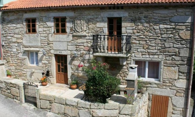 Vimianzo Casa | Casa rural 'Fidalgo' con vistas a la montaña, terraza privada y Wi-Fi