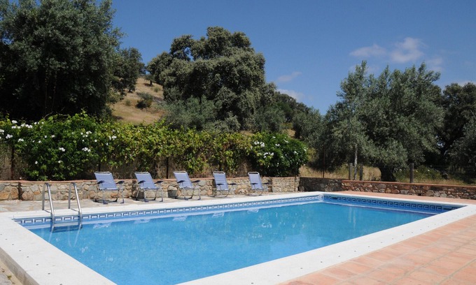 Aroche Casa | Casa rural 'Finca Ecológica Morera' con vistas a la montaña, piscina privada y terraza privada