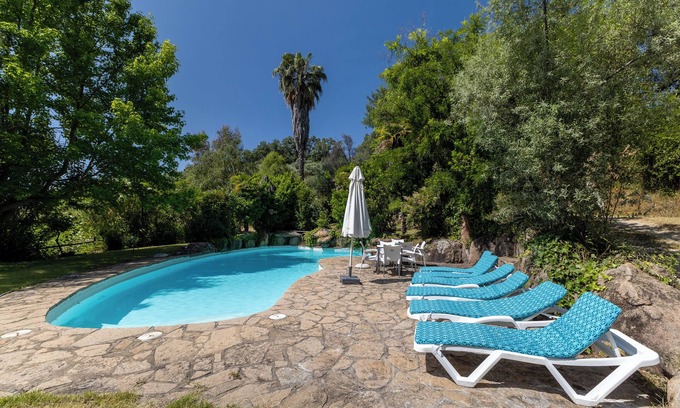 Candeleda Villa | Casa de campo 'Finca La Lobera' con vistas a la montaña, Wi-Fi y aire acondicionado
