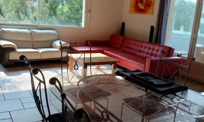 Andressac Casa | Country house with swimming pool. Pets welcome. Natural setting.