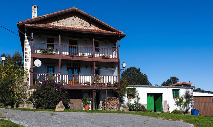 Valle de Carranza Casa | Casa rural 'Fuenternilla' con vistas a la montaña, terraza privada y Wi-Fi
