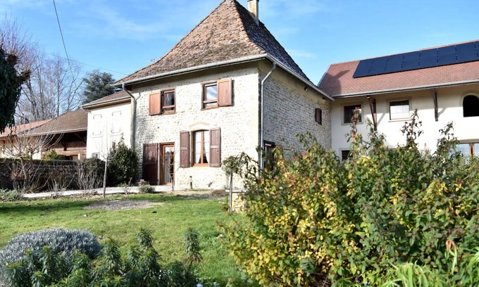 Gillonnay Casa | Casa rural "Gîte La Petite Dauphinoise" con terraza privada, jardín compartido y Wi-Fi