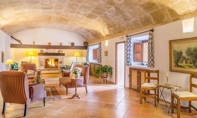 Andraitx Villa | Casa rural 'Historica House with Pool Free Wifi' con vistas a la montaña, Wi-Fi y aire acondicionado